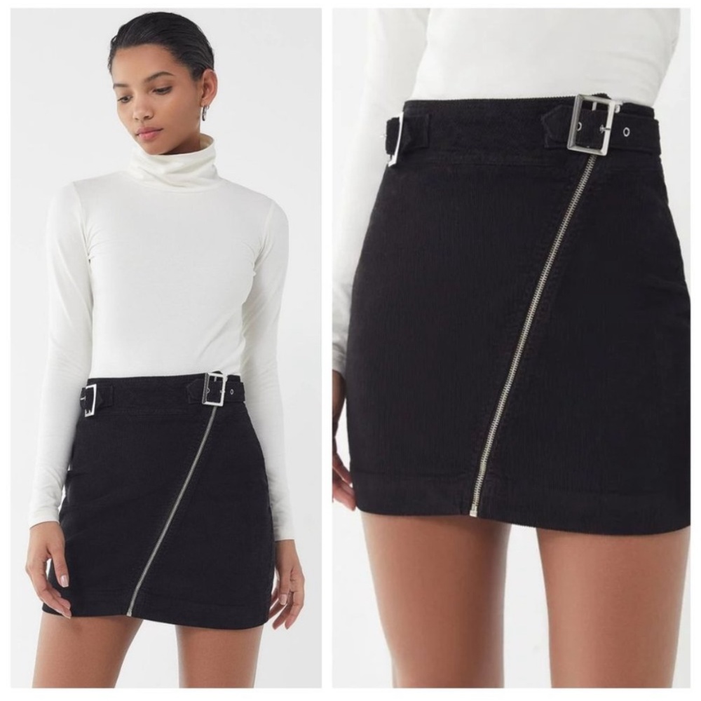 Urban Outfitters Velour Double Buckle Mini Skirt ✨🖤